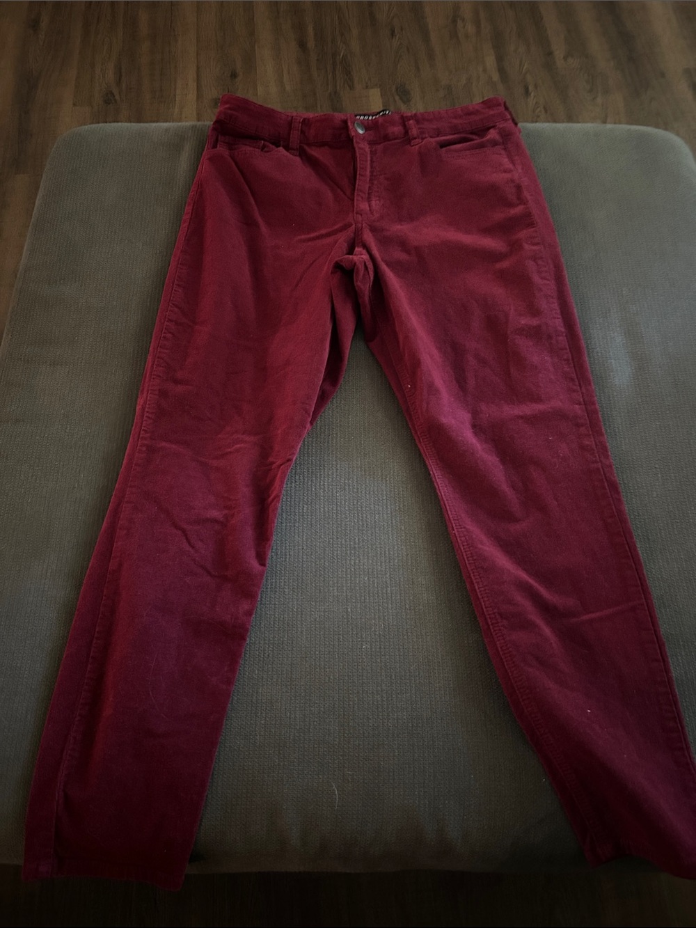 Straight Leg Women's Jeans in Burgundy